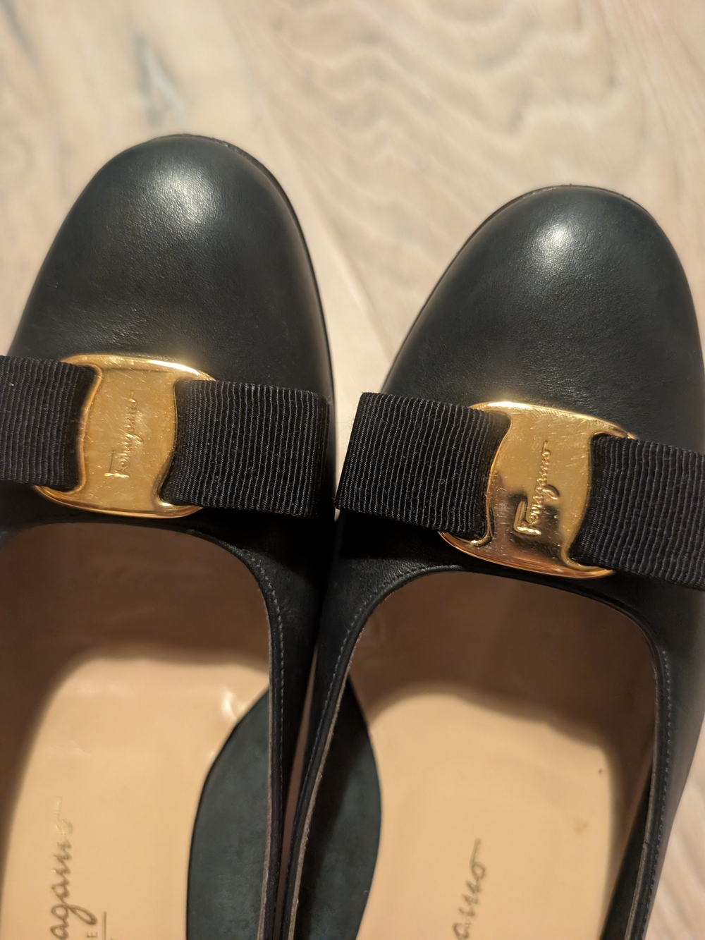 Salvatore Ferragamo Navy Leather Bow Flats with Gold Hardware - Picture 7 of 11